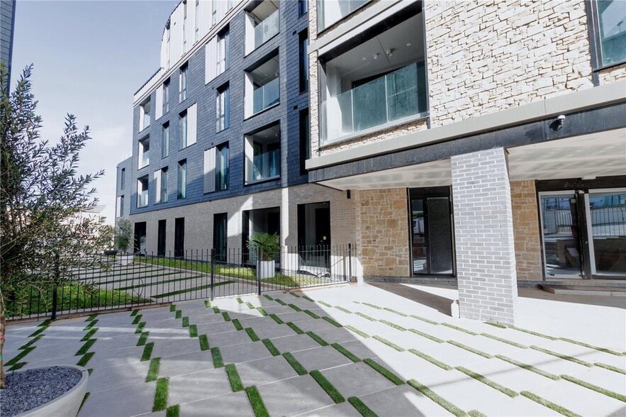 2 Pentire Ave, Newquay for sale - Building Photo - Image 1 of 8