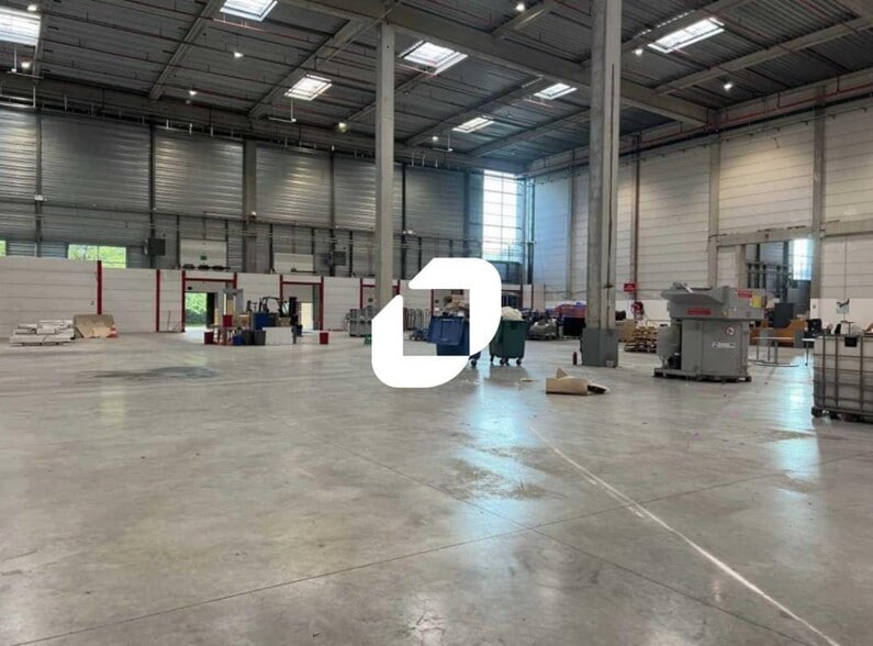 Light Industrial in Savigny-le-Temple to rent - Interior Photo - Image 3 of 14