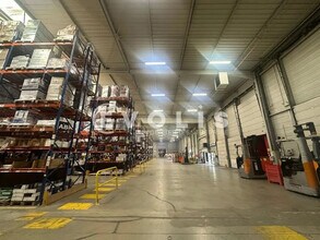 Light Industrial in Saint-Priest to rent Interior Photo- Image 2 of 9