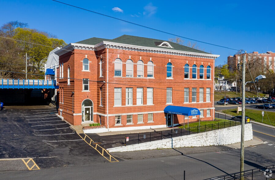 969 W Main St, Waterbury 06708 UK