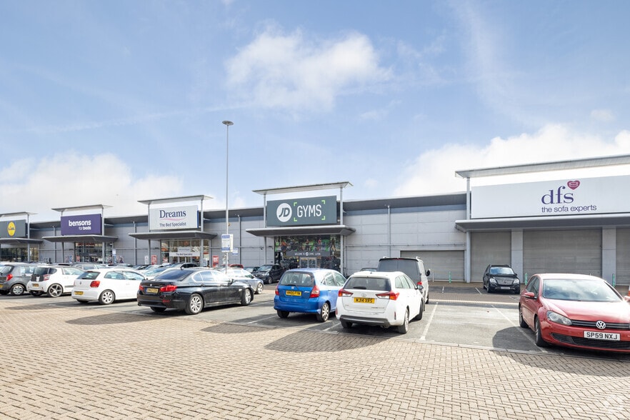 Chaul End Ln, Luton for sale - Primary Photo - Image 1 of 1