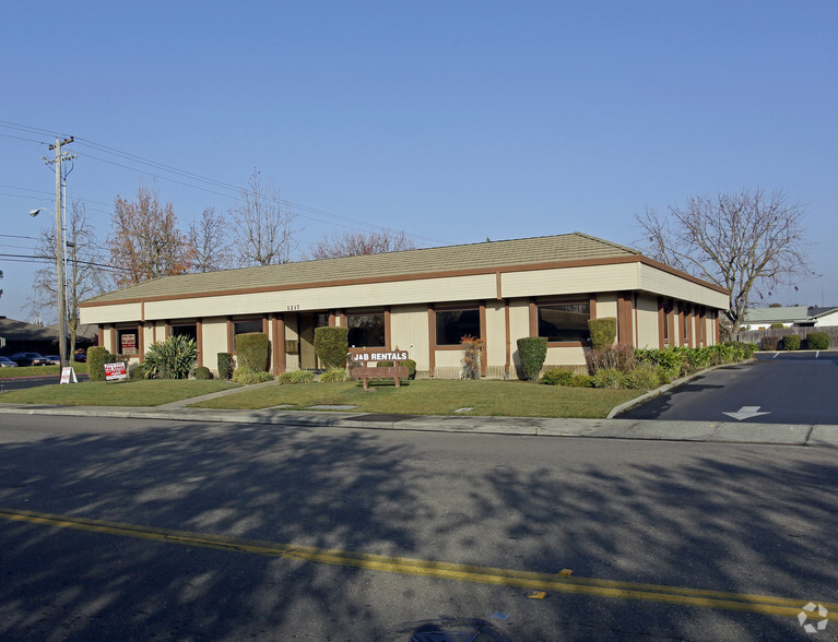 1217 W Tokay St, Lodi, CA for rent - Building Photo - Image 1 of 7