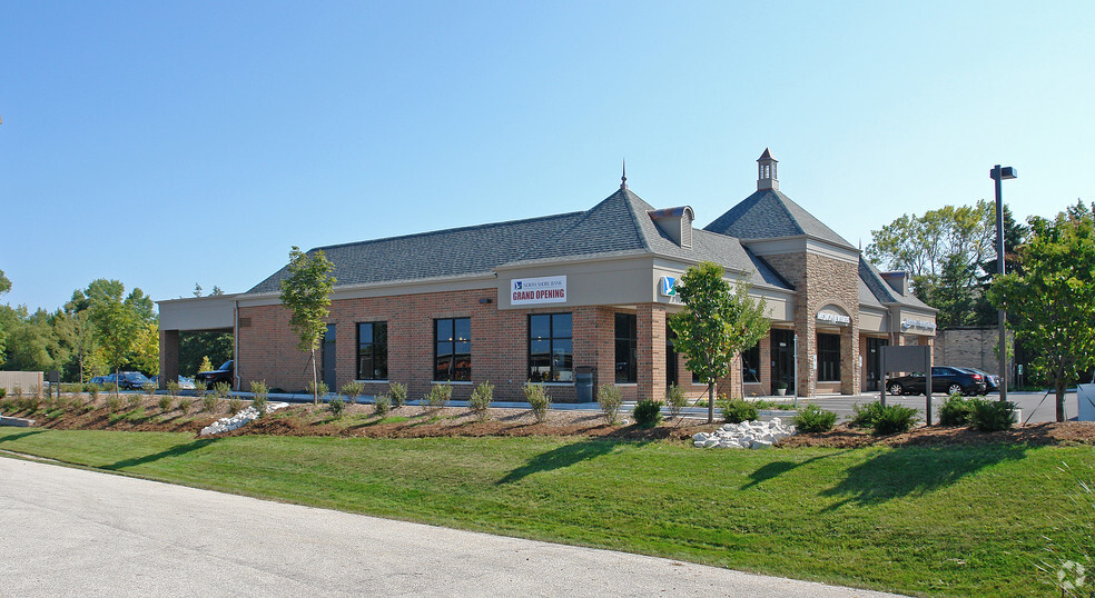 10800 N Port Washington Rd, Mequon, WI for rent - Building Photo - Image 3 of 3