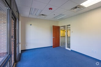 6301 Waterford Blvd, Oklahoma City, OK to rent Interior Photo- Image 2 of 10