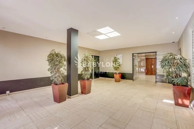Office in Malakoff to rent - Lobby - Image 2 of 3