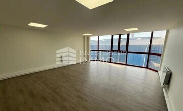 Light Industrial in Champigny-sur-Marne to rent Interior Photo- Image 2 of 3