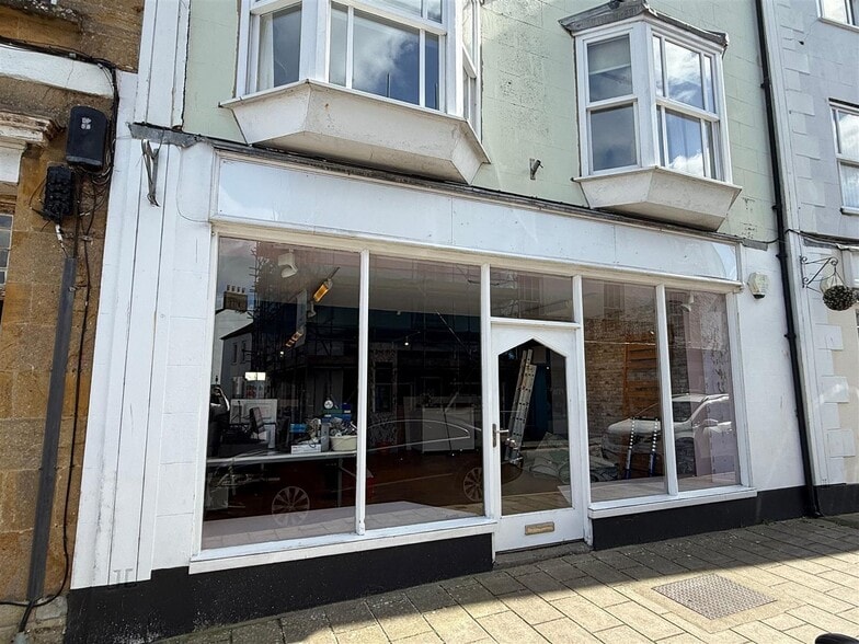 Victoria Pl, Axminster to rent - Building Photo - Image 2 of 13
