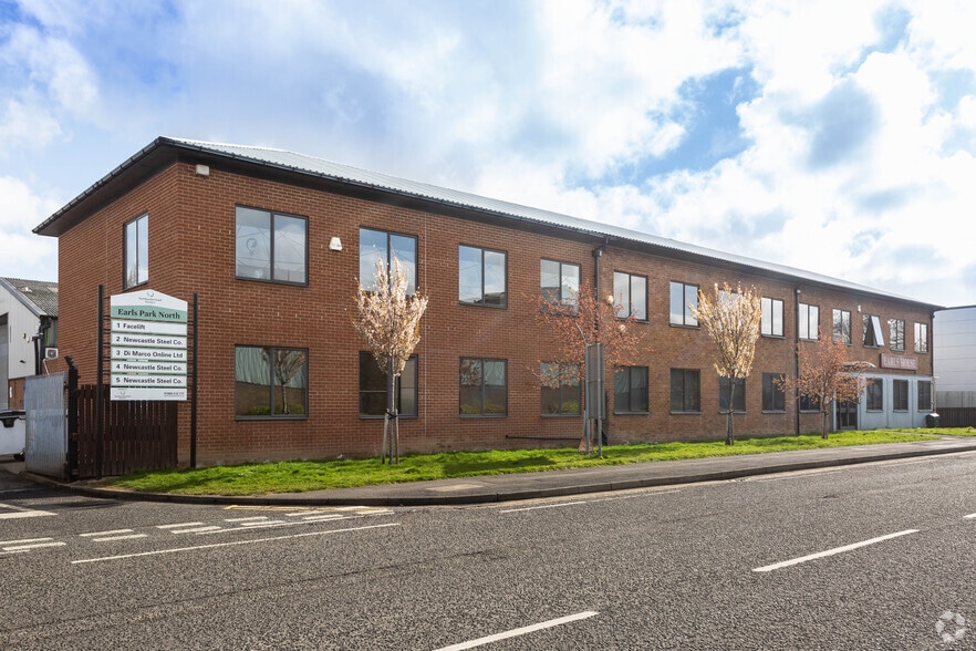 Earlsway, Gateshead to rent - Building Photo - Image 2 of 2