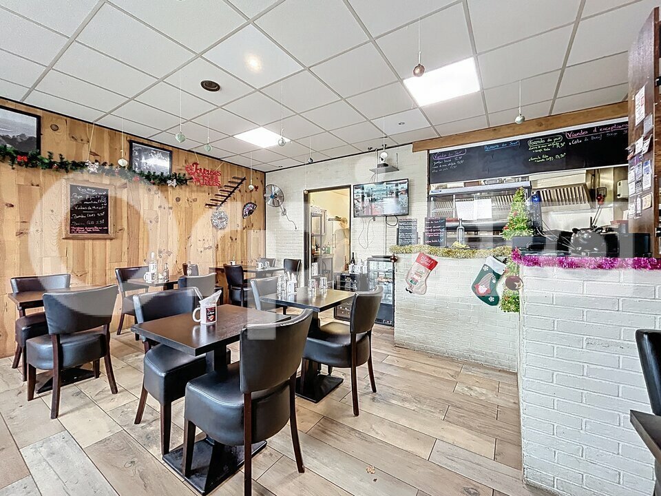 Retail in Rantigny for sale Interior Photo- Image 1 of 9