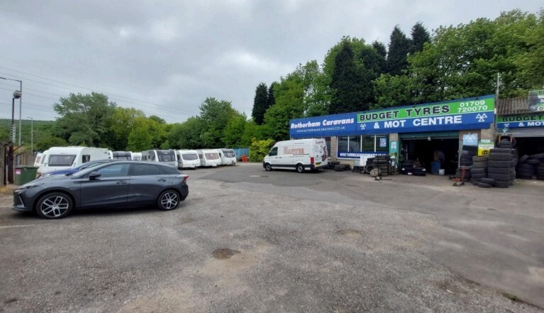 Bawtry Rd, Brinsworth to rent - Primary Photo - Image 2 of 2