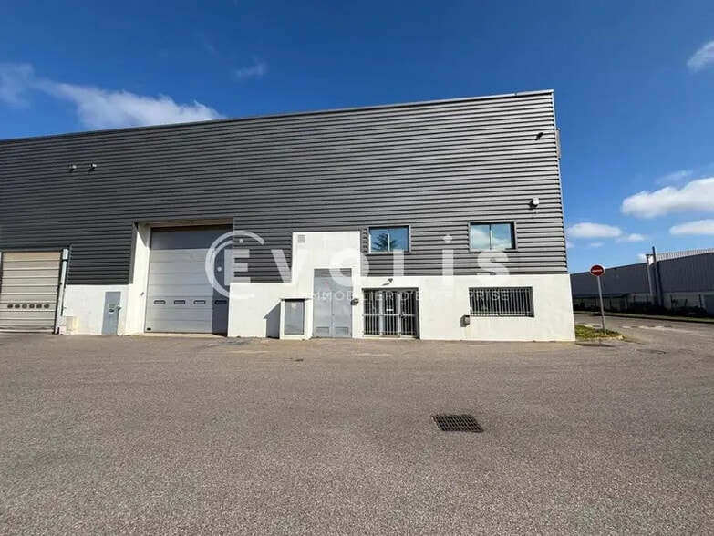 25 Avenue Des Frères Montgolfier, Chassieu to rent - Building Photo - Image 2 of 8