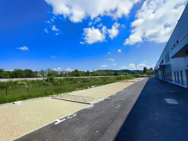 Light Industrial in Bourgoin-Jallieu for sale - Building Photo - Image 3 of 15