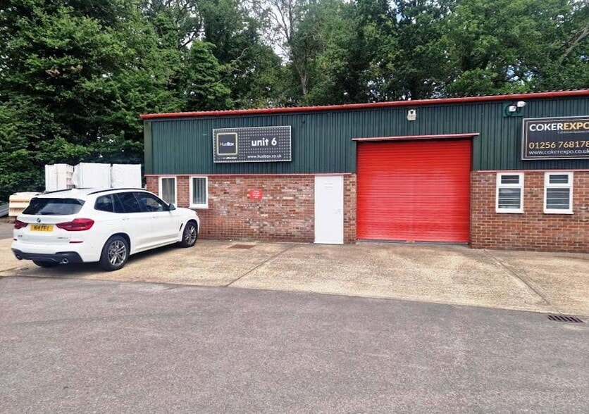 Old School Ln, Hook to rent - Building Photo - Image 2 of 4