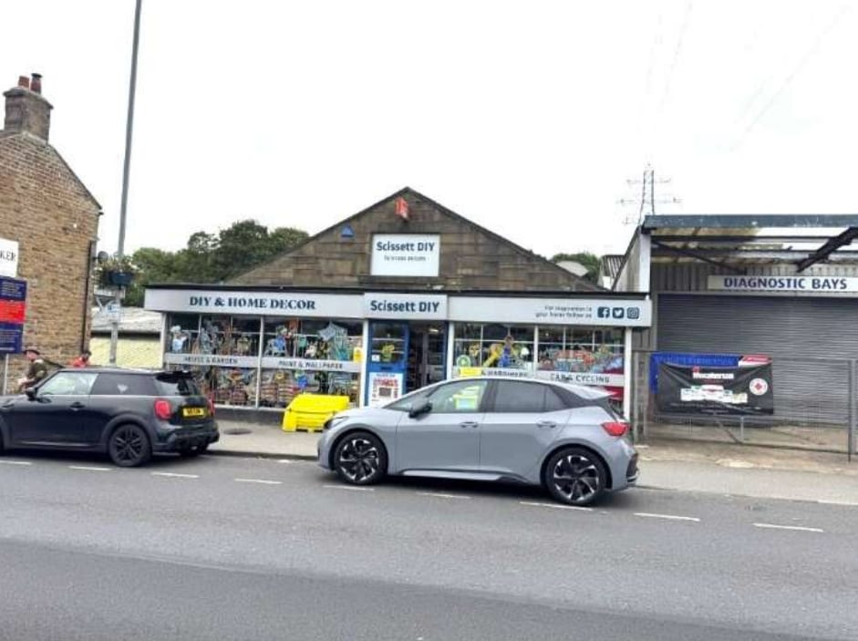 141 Wakefield Rd, Huddersfield for sale Primary Photo- Image 1 of 2