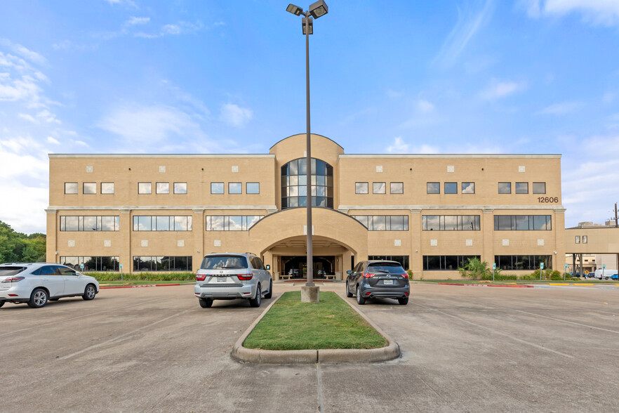 12606 W Houston Center Blvd, Houston, TX for rent - Building Photo - Image 2 of 4