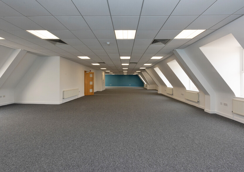 Emmanuel Ct, Sutton Coldfield to rent - Building Photo - Image 3 of 7