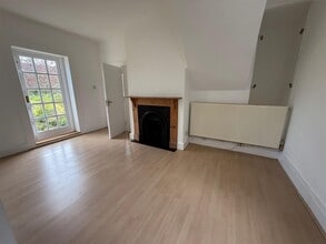 Blandford Rd, Shillingstone to rent Interior Photo- Image 2 of 9