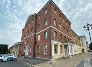 Queen Mother Sq, Dorchester to rent Building Photo- Image 2 of 6
