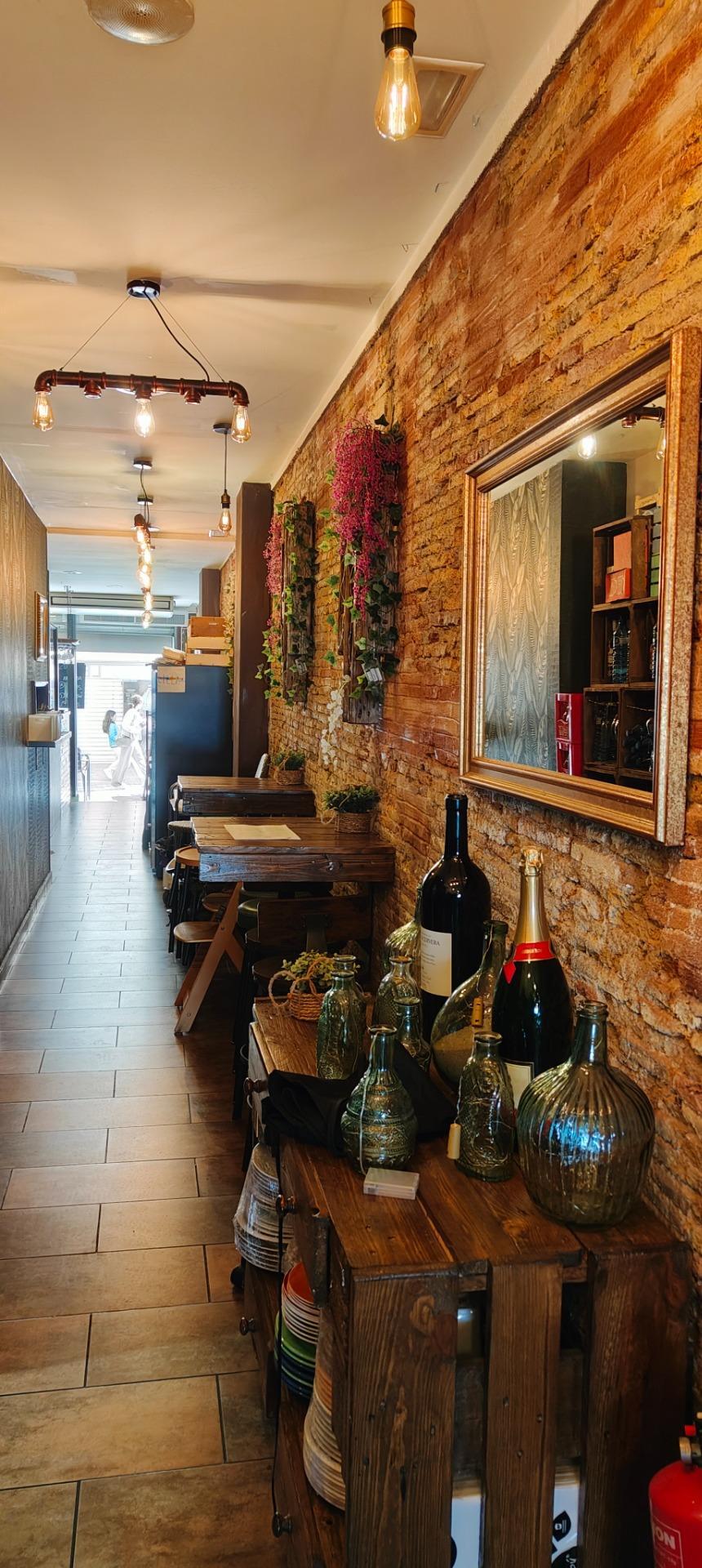 Retail in Roses, Gerona to rent Interior Photo- Image 1 of 18