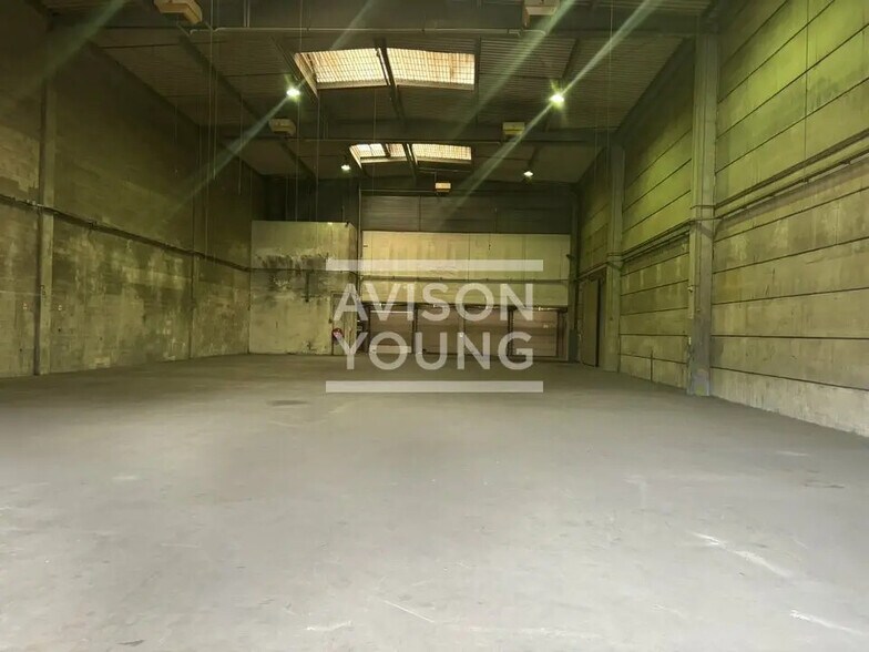 Light Industrial in Saint-Ouen-sur-Seine to rent - Interior Photo - Image 2 of 5