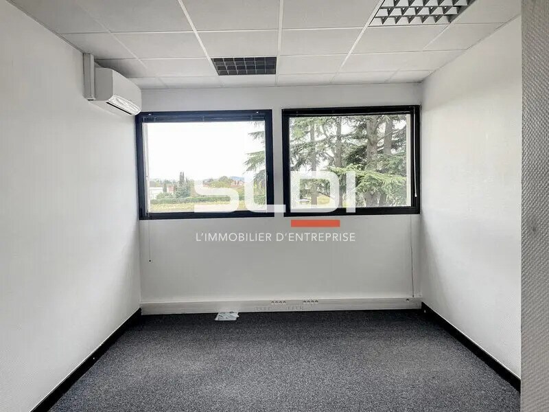 Office in Rillieux-la-Pape to rent Interior Photo- Image 1 of 10
