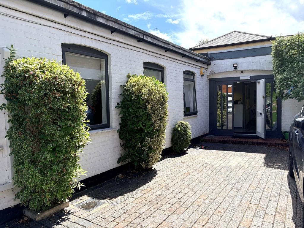 8 Friday St, Henley On Thames to rent Building Photo- Image 1 of 6