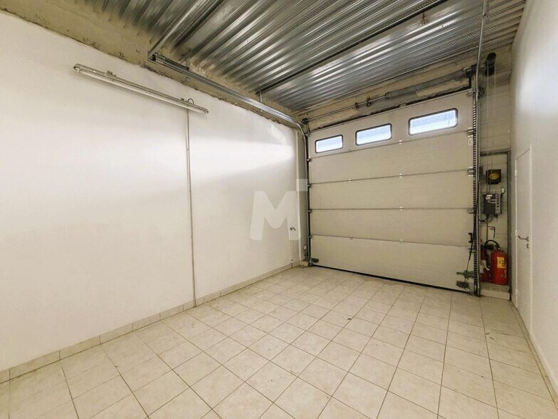 Office in Morangis to rent - Interior Photo - Image 3 of 10