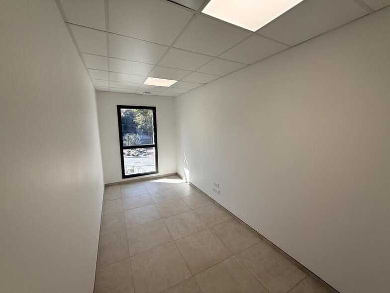 Office in Lorgues for sale - Interior Photo - Image 2 of 2