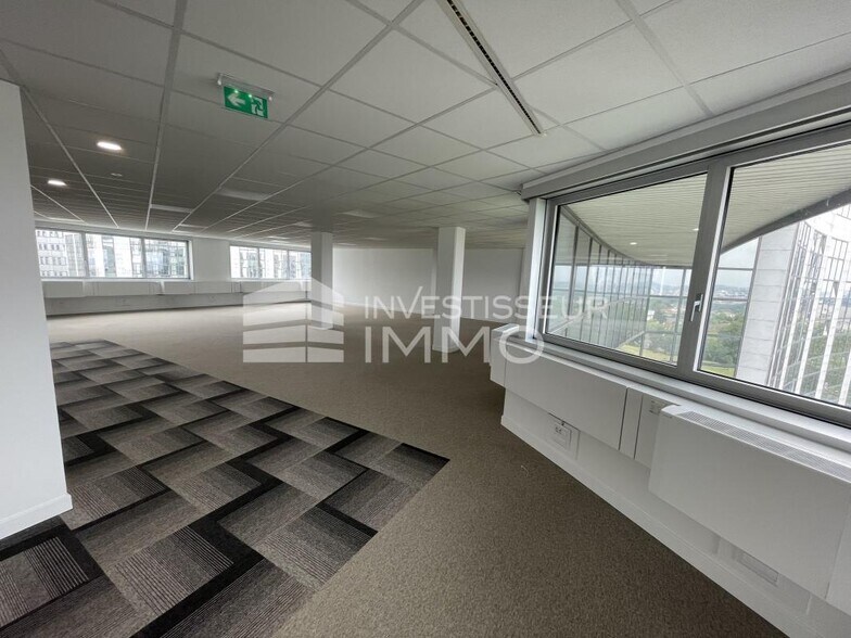Office in Noisy-le-Grand to rent - Interior Photo - Image 2 of 4