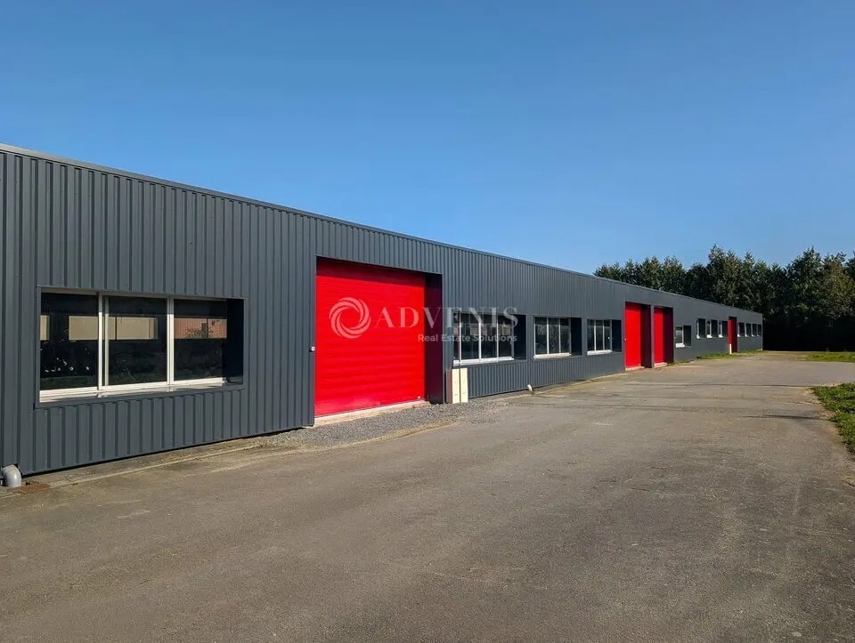 Vente Local d'activités 1 800 m² - Photo 1