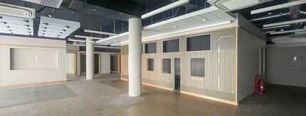 33-37 Victoria Rd, Farnborough to rent Interior Photo- Image 2 of 4