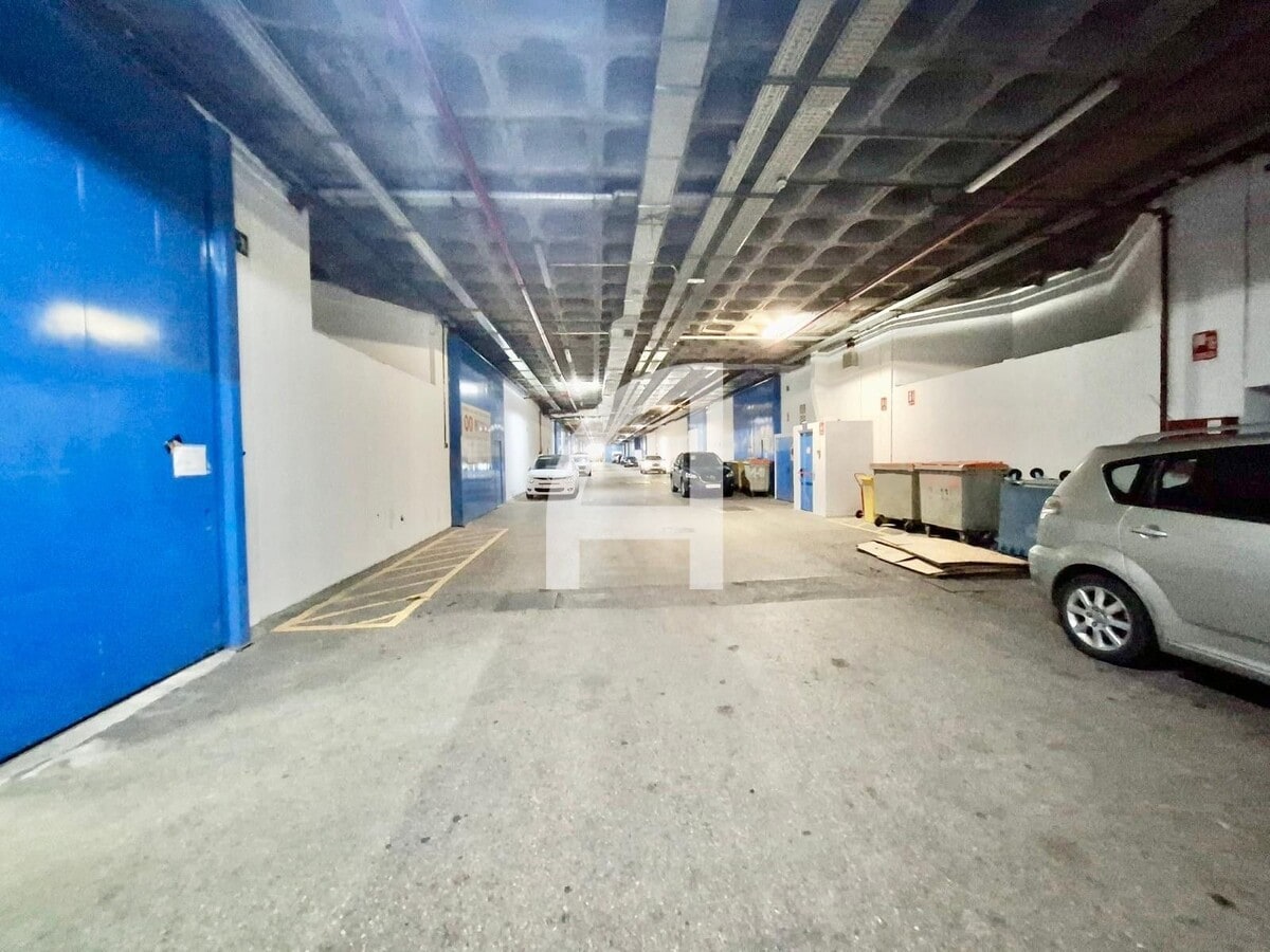 Madrid, MAD 28033 - Unit Tr - - Interior Photo - Image 1 of 18