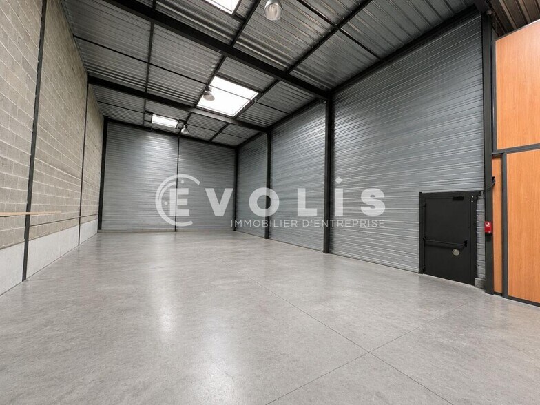 Light Industrial in Chaponost to rent - Interior Photo - Image 2 of 7