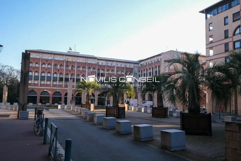 Office in Toulouse for sale Building Photo- Image 1 of 7