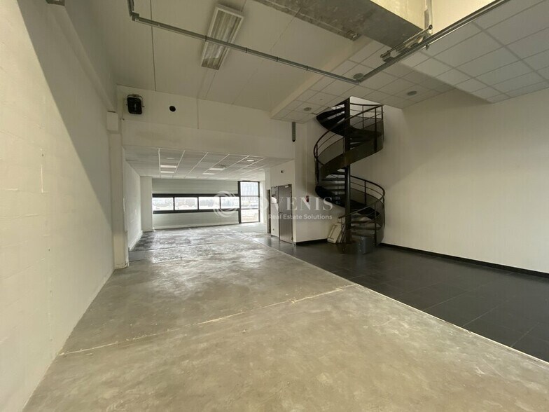 Light Industrial in Saint-Denis to rent - Interior Photo - Image 3 of 12
