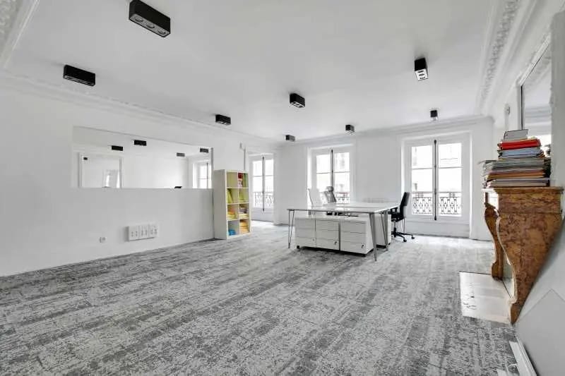 Paris, PAR 75008 - Unit Bureaux - - Interior Photo - Image 2 of 10
