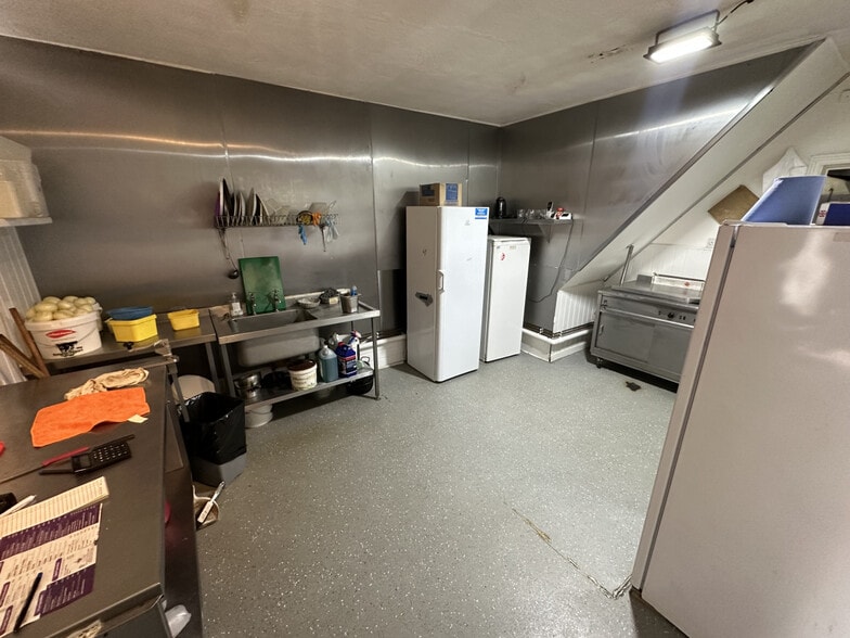 3-4 Crescent Ter, Highley for sale - Interior Photo - Image 2 of 2