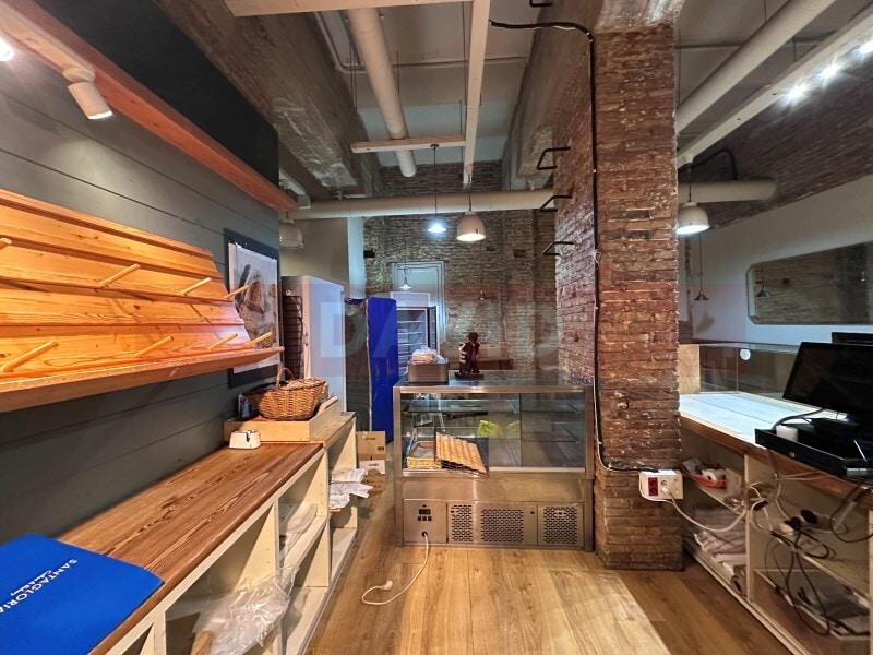 Retail in Barcelona, Barcelona to rent Interior Photo- Image 1 of 6