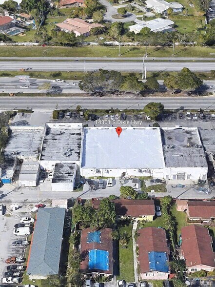 14301 S Dixie Hwy, Miami, FL for rent - Building Photo - Image 3 of 7