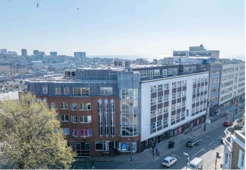 1-5 Queens Road Quadrant, Brighton to rent Building Photo- Image 1 of 20