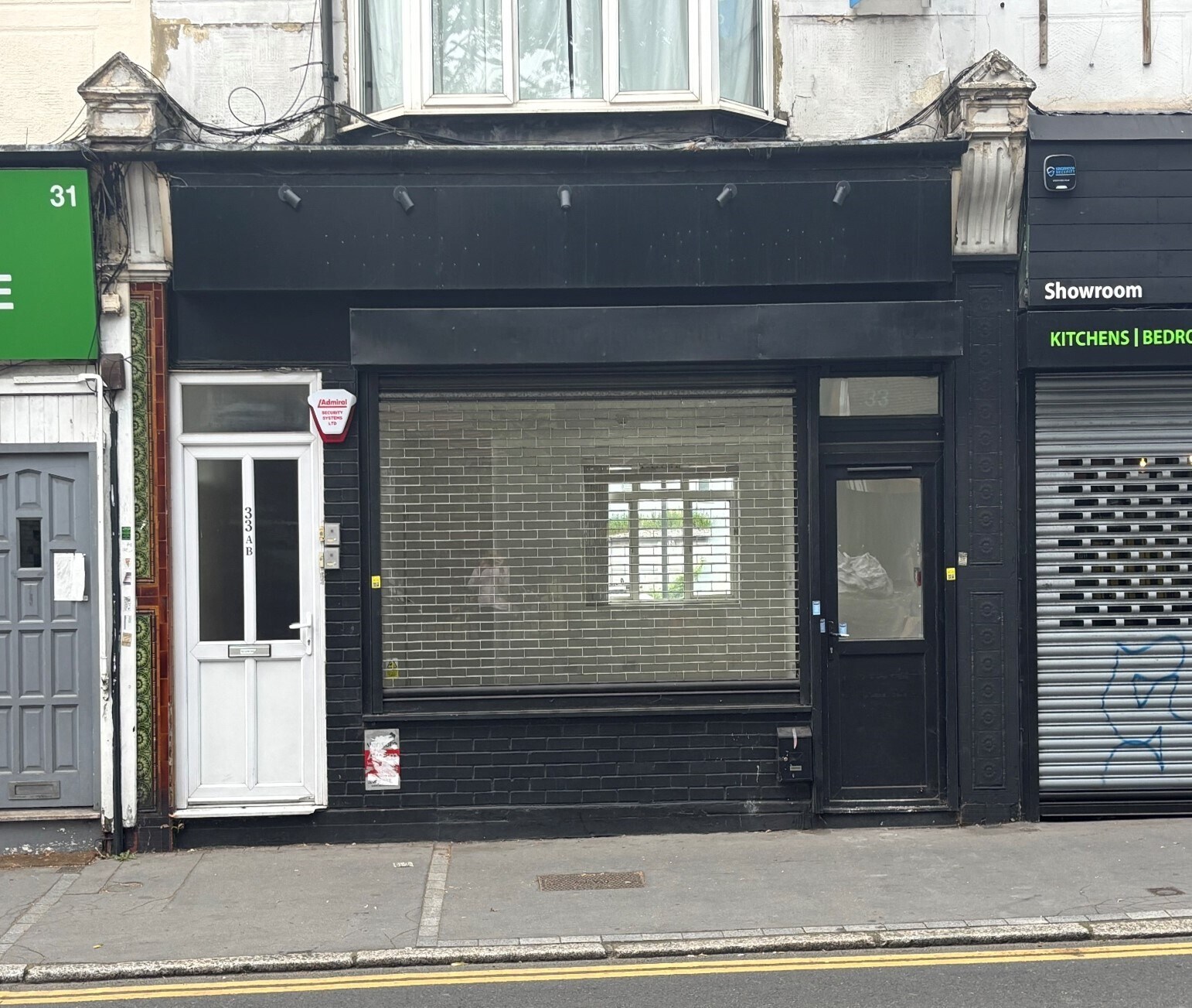 33 Chipstead Valley Rd, Coulsdon for sale Primary Photo- Image 1 of 1