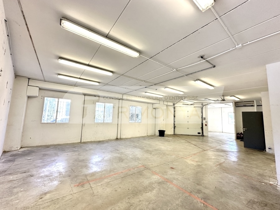 Light Industrial in Marseille to rent Interior Photo- Image 1 of 12