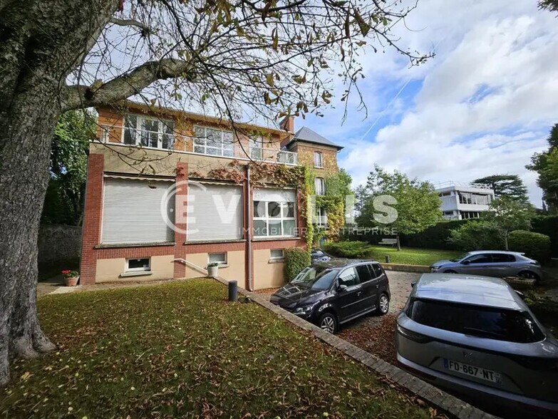 Office in Bourg-la-Reine to rent - Building Photo - Image 1 of 20