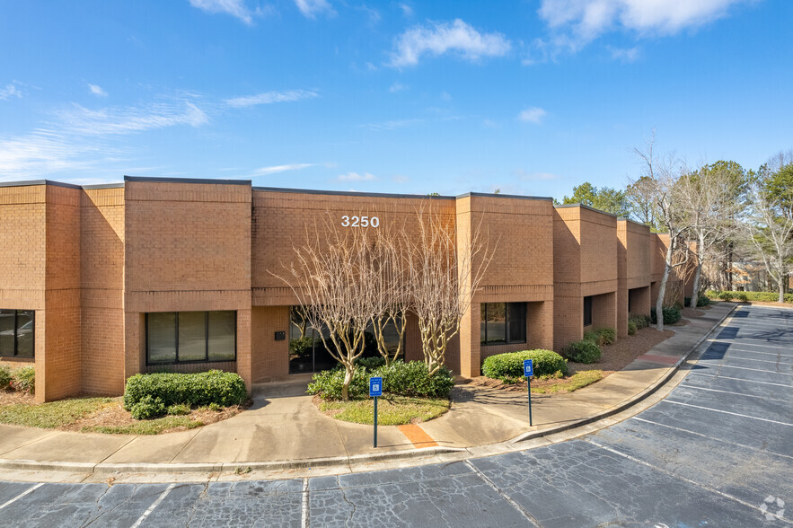 3250 Peachtree Corners Cir, Peachtree Corners, GA for rent - Building Photo - Image 2 of 6