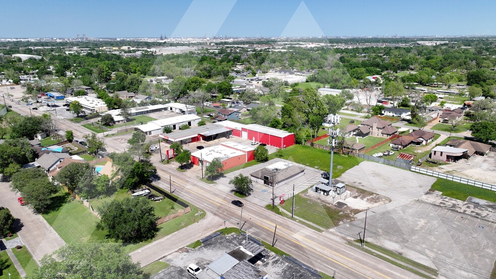 2539-2611 Preston Avenue portfolio of 3 properties for sale on LoopNet.co.uk - Building Photo - Image 2 of 18