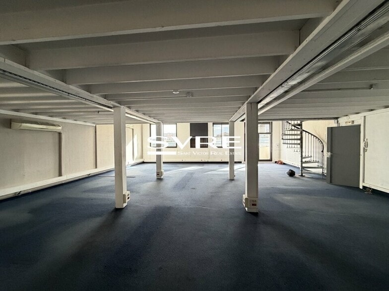 Retail in Marseille for sale - Interior Photo - Image 1 of 12