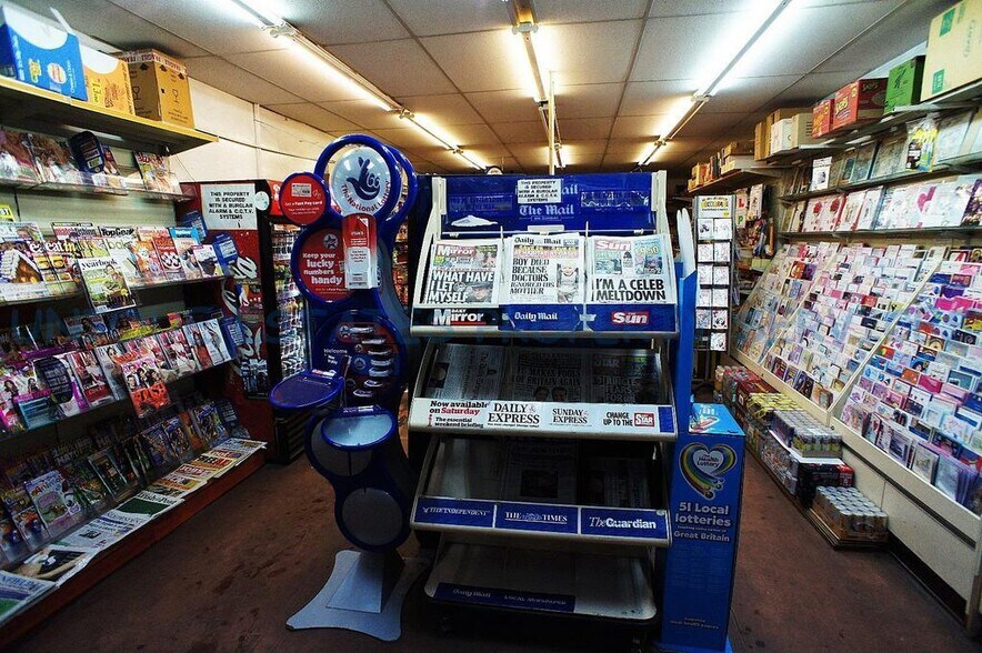 71 Bramley Rd, London to rent - Building Photo - Image 3 of 12