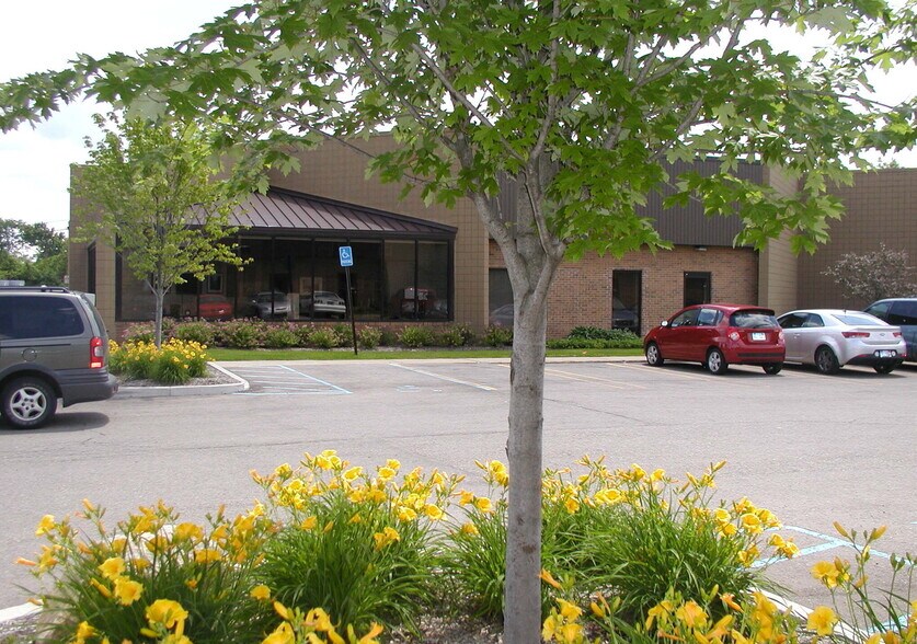 2275 N Opdyke Rd, Auburn Hills 48326