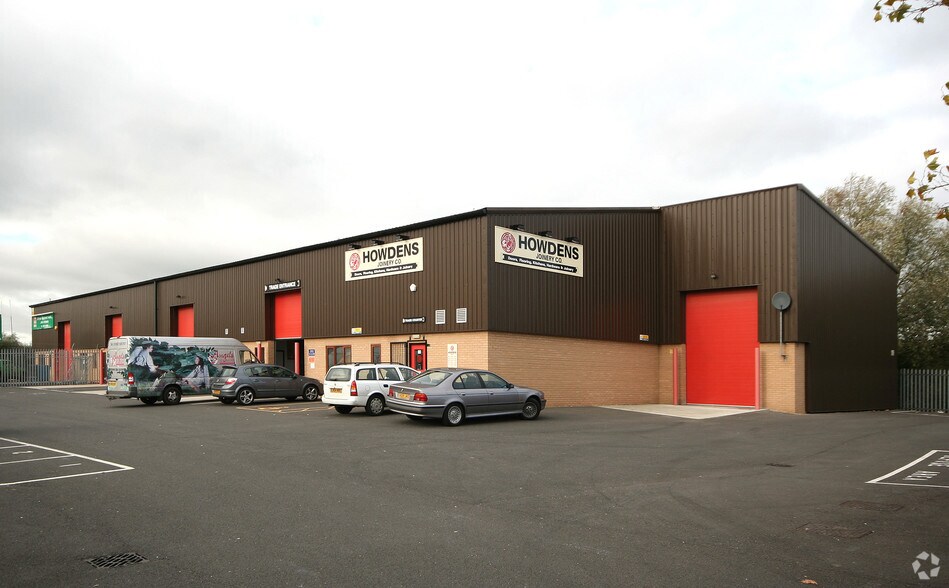 20 Elizabeth Way, Harlow for sale - Primary Photo - Image 1 of 1