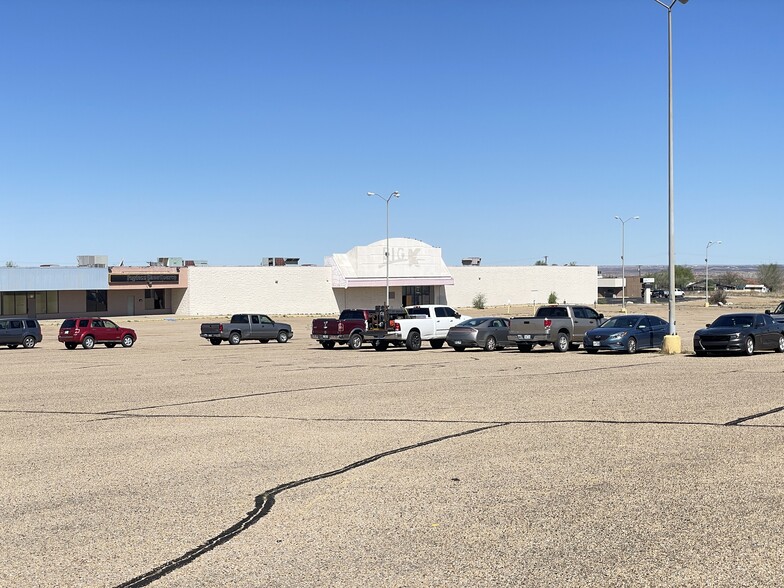 224 Borger Shopping Plz, Borger, TX for sale - Building Photo - Image 1 of 1